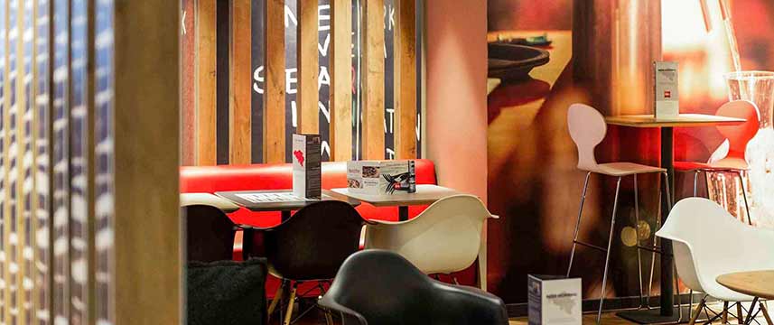 ibis Brussel  City Centre Bar Tables